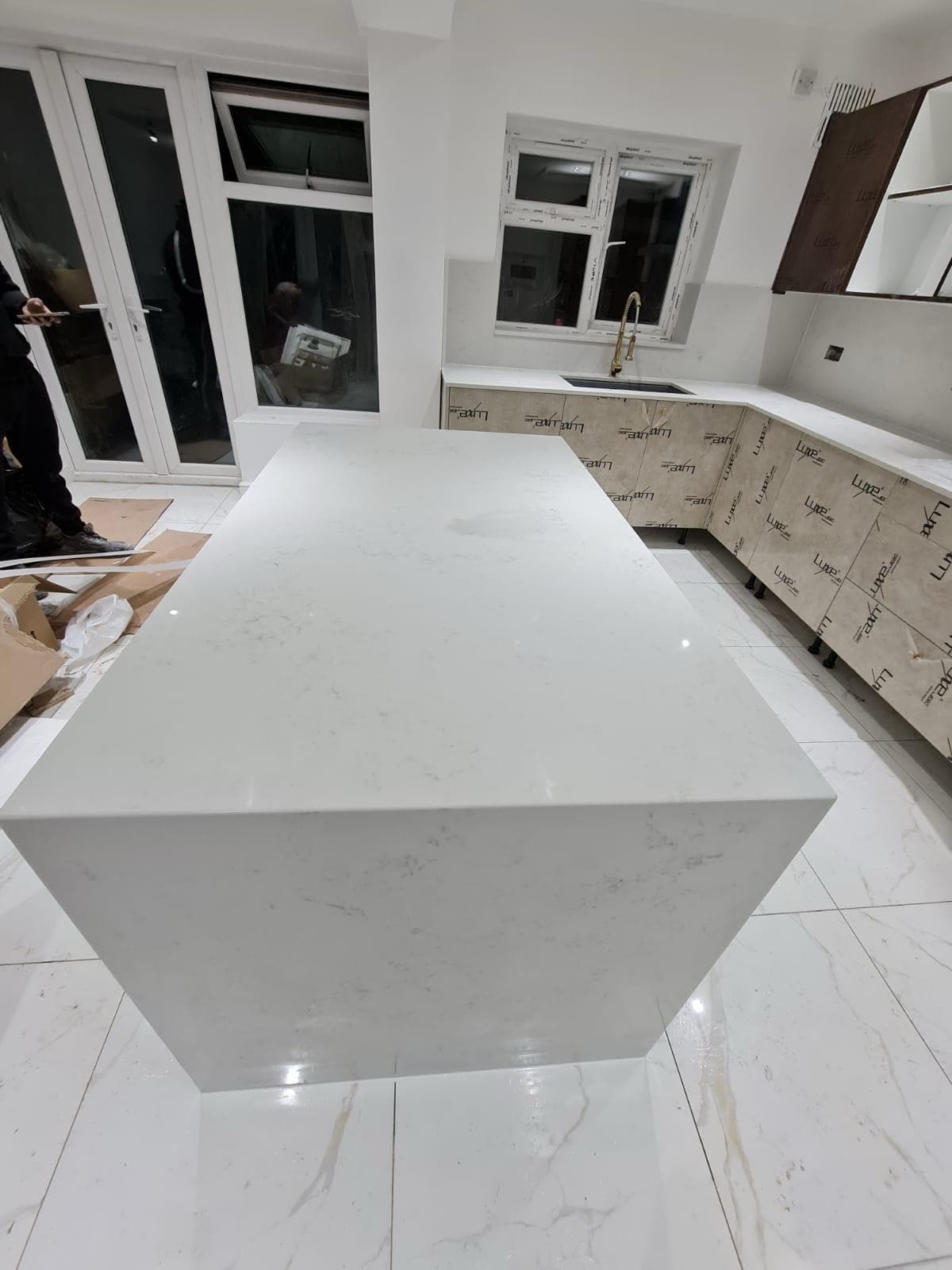 Kitchen island with marble tiling in Wembley